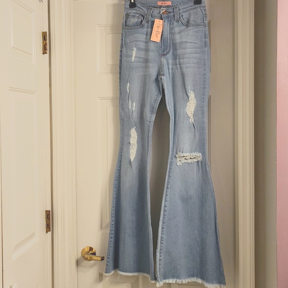 NWT Flare Flirty DISTRESSED light washed jeans